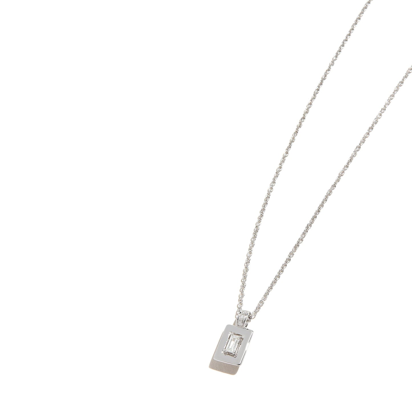 EMERALD CUT OUTLINE PENDANT